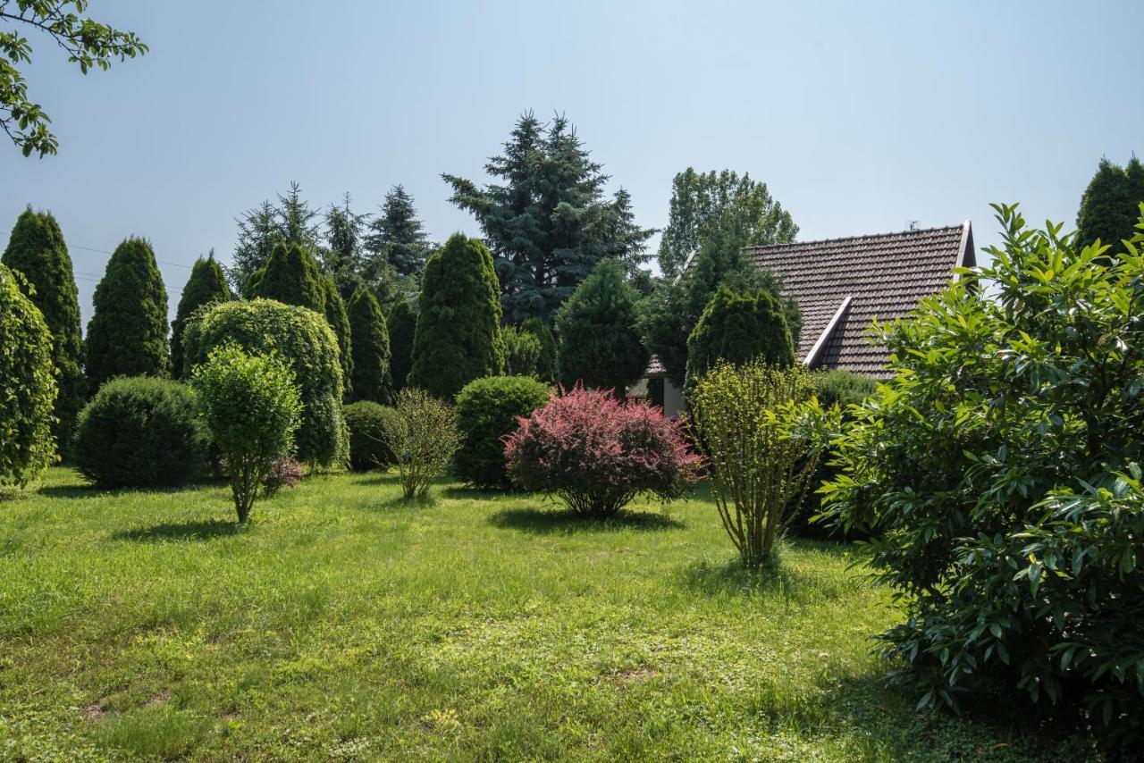 Vila Posteleki Vendeghaz-Nyugalom Szigetei Gyula Exteriér fotografie