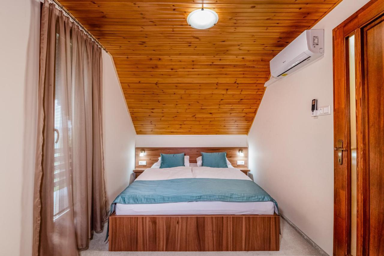Vila Posteleki Vendeghaz-Nyugalom Szigetei Gyula Exteriér fotografie