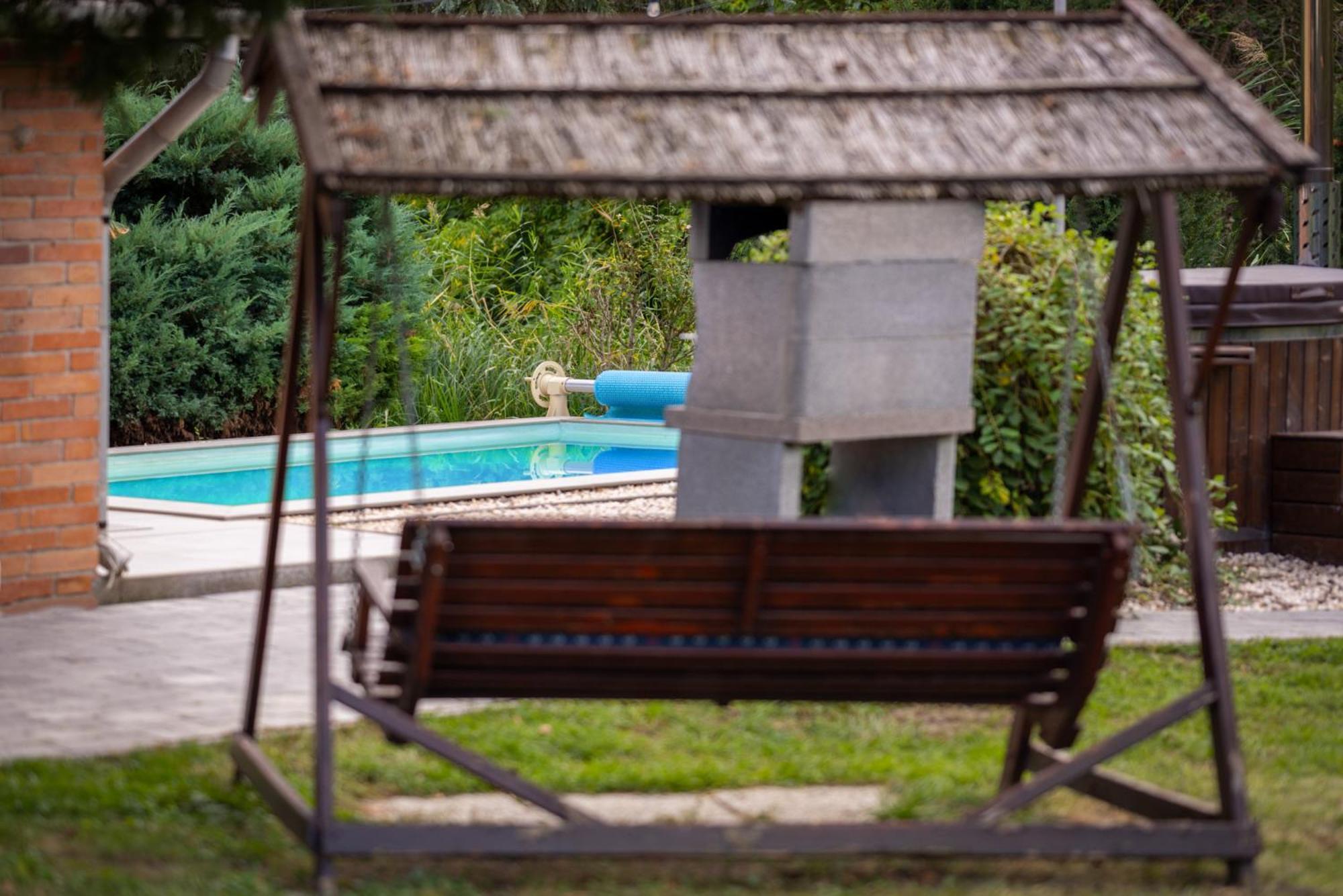 Vila Posteleki Vendeghaz-Nyugalom Szigetei Gyula Exteriér fotografie